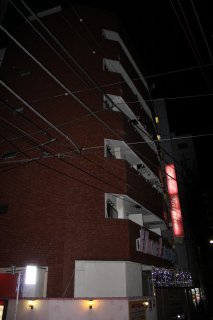 ホテル レインボー(足立区/ラブホテル)の写真『【レインボー】夜の外観２』by スラリン