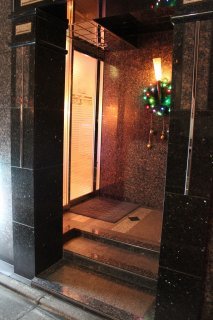 アーバンステージ(新宿区/ラブホテル)の写真『夜の入口（近景）』by スラリン