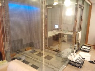 カラフルＰ＆Ａ新宿(新宿区/ラブホテル)の写真『701の岩盤浴とバスルーム』by まさおじさん