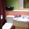 シーズ五反田(品川区/ラブホテル)の写真『405号室 トイレと洗面台』by マーケンワン