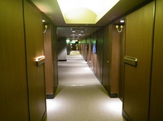 アラウダリゾート国立(国立市/ラブホテル)の写真『廊下も明るくて良い雰囲気だね』by karin