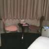 ドルフィン(八王子市/ラブホテル)の写真『401号室、テーブルと椅子』by もんが～