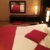 Hotel Re:（リー）(志木市/ラブホテル)の写真『301号室 ベッド横 小上がりみたいになってます、手前にはテーブルがあり堀座敷みたいです』by チューソン