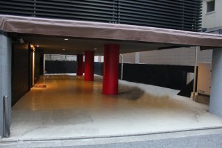 宿屋 湯島御苑(文京区/ラブホテル)の写真『駐車場』by スラリン