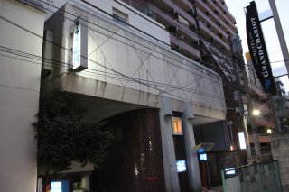 ホテル 松月(新宿区/ラブホテル)の写真『早朝の外観１』by スラリン