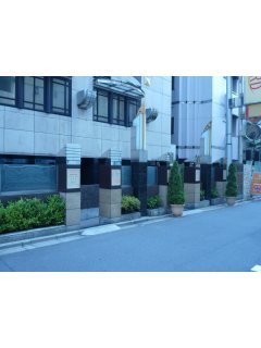 HOTEL TIFFARD（ティファード）(新宿区/ラブホテル)の写真『昼の入口』by スラリン