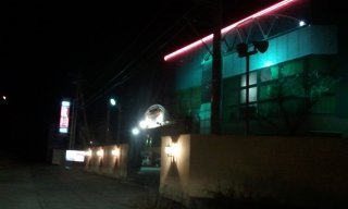 HOTEL PETIT YELL(プチエール)(鹿沼市/ラブホテル)の写真『夜の外観』by なっくん