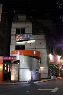 HOTEL Le Club（ホテルルクラブ）(台東区/ラブホテル)の写真『夜の外観』by スラリン