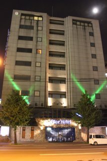 Bluehotel sjuprim（ブルーホテルシュープリーム）(札幌市中央区/ラブホテル)の写真『夜の外観』by スラリン