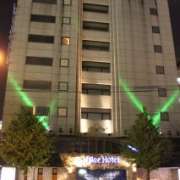 Bluehotel sjuprim（ブルーホテルシュープリーム）(札幌市中央区/ラブホテル)の写真『夜の外観』by スラリン