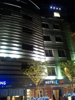 ホテル 晏-an-(アン)(新宿区/ラブホテル)の写真『夜の外観』by 郷ひろし（運営スタッフ）