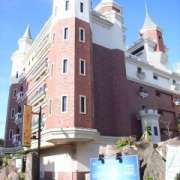 HOTEL FAMY（ファミー）(全国/ラブホテル)の写真『昼の外観（裏から）』by ホテルレポったー