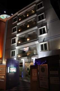 HOTEL STATION スクエア(台東区/ラブホテル)の写真『夜の外観』by スラリン