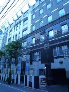 ラモード新宿(新宿区/ラブホテル)の写真『昼の外観』by スラリン