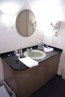 HOTEL Sun（サン）(新宿区/ラブホテル)の写真『401号室 洗面台』by マーケンワン