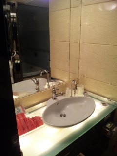 HOTEL GRAY(グレイ)(新宿区/ラブホテル)の写真『402号室洗面』by 郷ひろし（運営スタッフ）