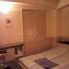 IMAGE２(立川市/ラブホテル)の写真『401号室 ベッドとテーブルで部屋いっぱい』by oyaken