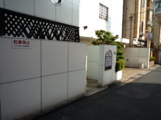 ホテル ロダン(渋谷区/ラブホテル)の写真『昼の入口』by スラリン