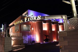 HOTEL FIORE（フィオーレ）(瑞穂町/ラブホテル)の写真『夜の入口１』by スラリン