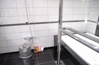 シャンティ赤坂(港区/ラブホテル)の写真『102号室 浴室』by マーケンワン