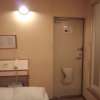 HOTEL Fine(ファイン)(新宿区/ラブホテル)の写真『右側の戸を開けるとユニットバス。正面は部屋の入り口です。』by セントマーチン