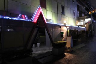 HOTEL R-25(渋谷区/ラブホテル)の写真『夜の入口』by スラリン