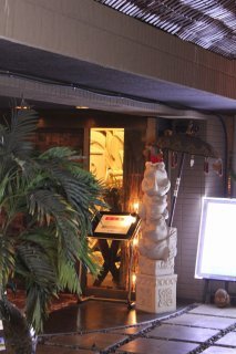 HOTEL Bali An Resort　新宿アイランド店(新宿区/ラブホテル)の写真『裏側入口付近装飾２』by スラリン