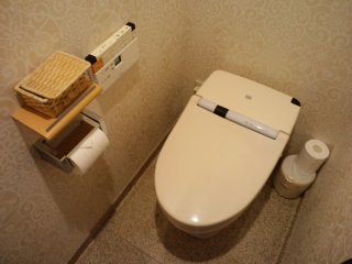 ラフェスタ吉祥寺(武蔵野市/ラブホテル)の写真『318のトイレ狭いです。』by まさおじさん