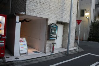 カラフルＰ＆Ａ新宿(新宿区/ラブホテル)の写真『早朝の入口１』by スラリン