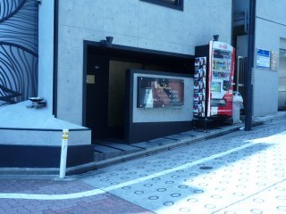 HOTEL MayoViento（マヨビエント)(渋谷区/ラブホテル)の写真『昼の入口』by スラリン