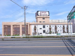 HOTEL Pa・sion（パシオン）(千葉市中央区/ラブホテル)の写真『昼の全景』by ホテルレポったー