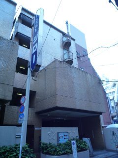 ジロー(新宿区/ラブホテル)の写真『昼の外観』by スラリン
