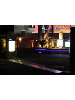 リゾートタワーホテル ラ・フェスタ(瑞穂町/ラブホテル)の写真『夜の入口１』by スラリン