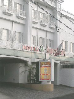 アメリカン東名町田ＩＣ店(町田市/ラブホテル)の写真『昼の入り口』by もんが～