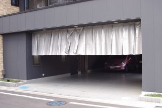 ホテル 0 (ゼロ）(さいたま市浦和区/ラブホテル)の写真『駐車場入り口』by マーケンワン