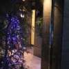 ホテル ウエスト(品川区/ラブホテル)の写真『夜の入口（近景）』by スラリン