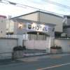 ホテル アップル(八王子市/ラブホテル)の写真『朝の駐車場入り口』by もんが～