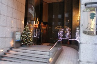 ホテル リンデン 湯島(文京区/ラブホテル)の写真『早朝の入口付近』by スラリン