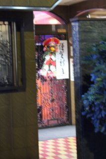 ホテル エアポート(豊島区/ラブホテル)の写真『夜の入口（近景）』by スラリン