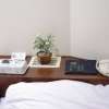サンマリン(新宿区/ラブホテル)の写真『902号室 枕元の備品類』by マーケンワン