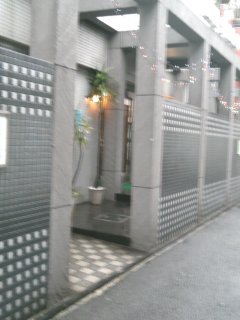 サンレモ(新宿区/ラブホテル)の写真『昼の入り口』by もんが～