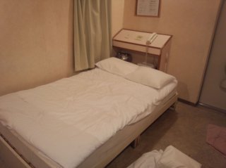 HOTEL Fine(ファイン)(新宿区/ラブホテル)の写真『普通のベッドです。』by セントマーチン