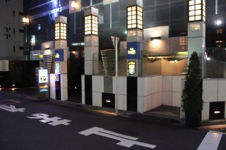 ラモード新宿(新宿区/ラブホテル)の写真『夜の入口１』by スラリン