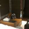 オリオン(立川市/ラブホテル)の写真『１０２号室 ソファ・テーブル』by ハンプティ・ダンプティ