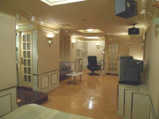 フランセ(八王子市/ラブホテル)の写真『702号室（部屋奥から）』by もんが～