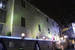 HOTEL R-25(渋谷区/ラブホテル)の写真『夜の外観１』by スラリン
