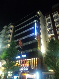 ホテルAVYSS(アビス)(新宿区/ラブホテル)の写真『夜の外観』by 郷ひろし（運営スタッフ）