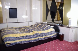 HOTEL Sun（サン）(新宿区/ラブホテル)の写真『102号室 ベッド』by マーケンワン