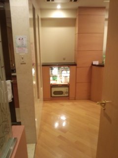 HOTEL STELLATE(ステラート)(新宿区/ラブホテル)の写真『403号室、入り口より（左側洗面台、右側部屋）』by ごえもん（運営スタッフ）