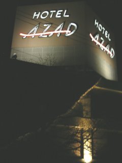 ホテル AZAD(川崎市多摩区/ラブホテル)の写真『夜の外観』by もんが～